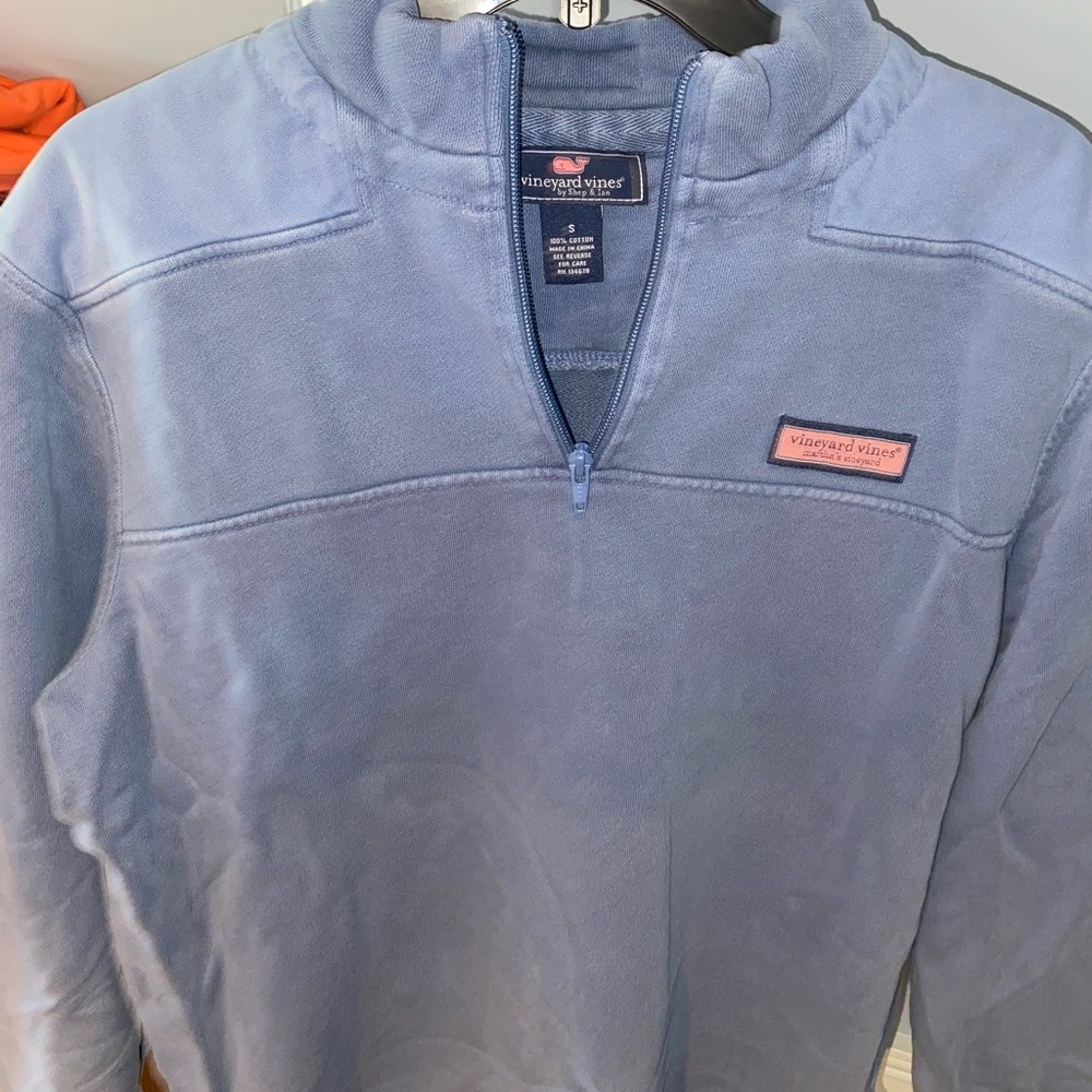 Blue vineyard vines pullover